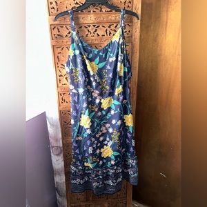 Beautiful old navy midi length spaghetti strap dress in size 4xl. Brand new.